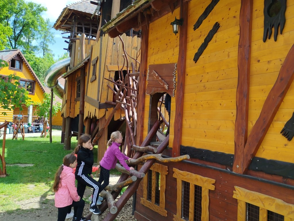 Školní výlet 3. AB Resort Březová 11