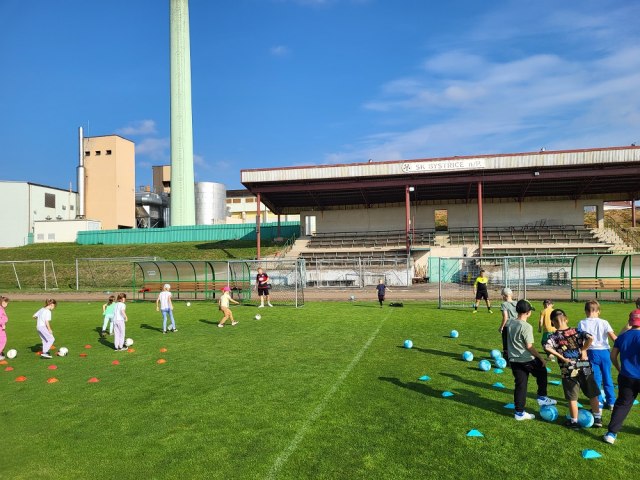 Den na stadionu 4