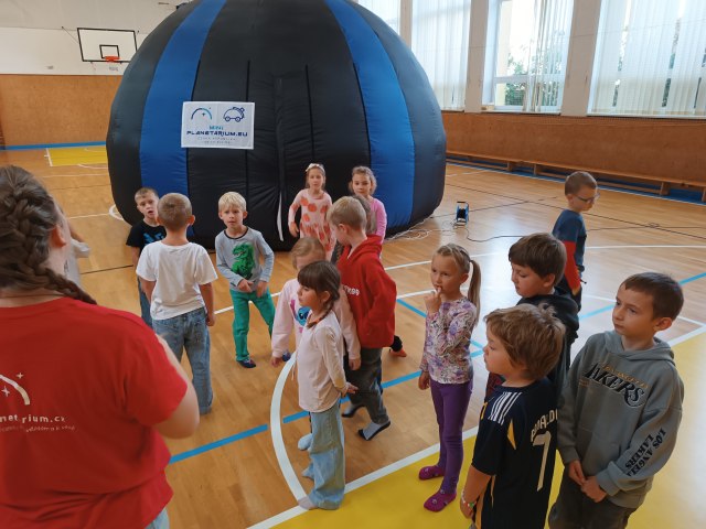 1. A Mobilní planetárium 2