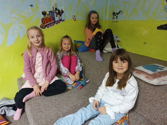 1. A - Divadlo Paravánek 2