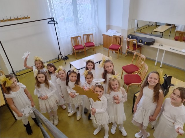 Družina - Vystupujeme na akademii 2