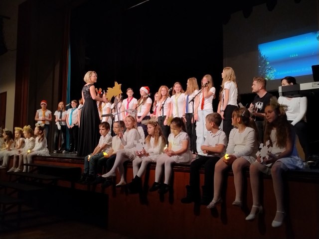 Družina - Vystupujeme na akademii 4