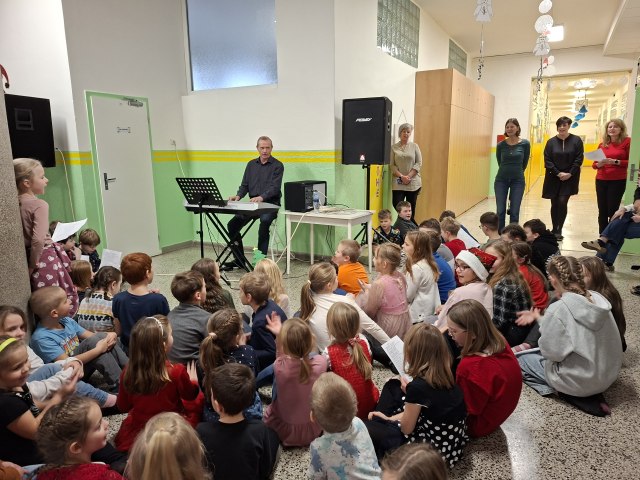 Zpívání na schodech 4