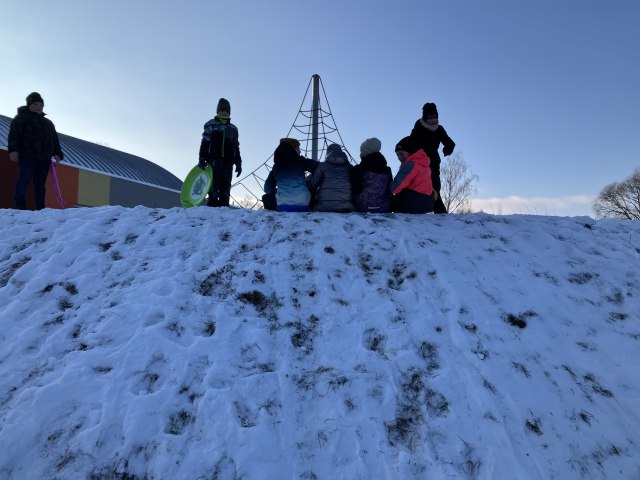 Družina - Užíváme si sněhu 1