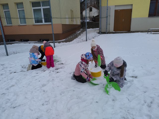 Družina - A zase ti sněhuláci 1