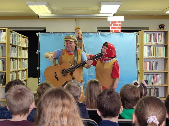 Divadlo v knihovně 1