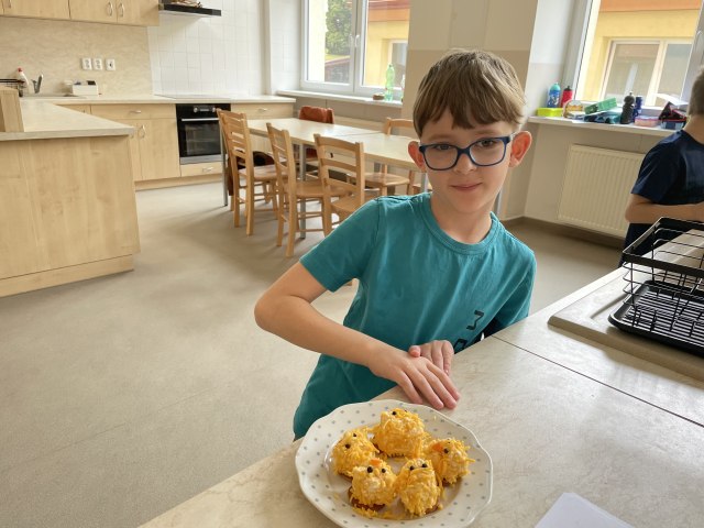 Třeťáci vyráběli sýrová kuřátka_3.B 1