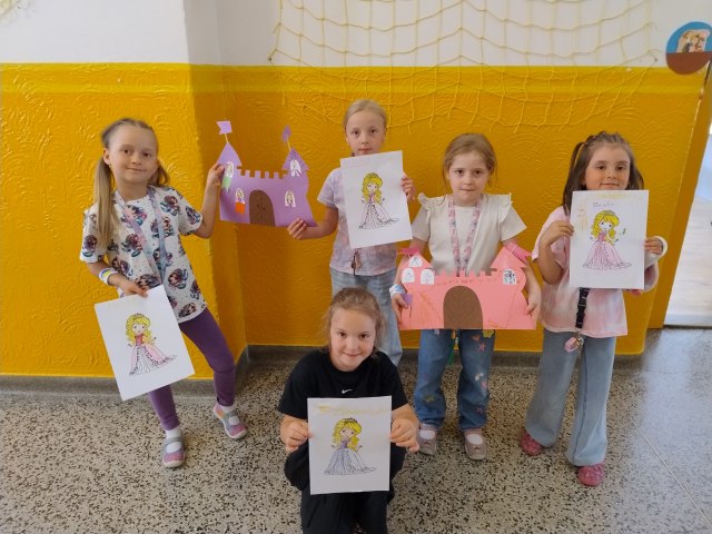 Družina - Naše hrady a zámky 4
