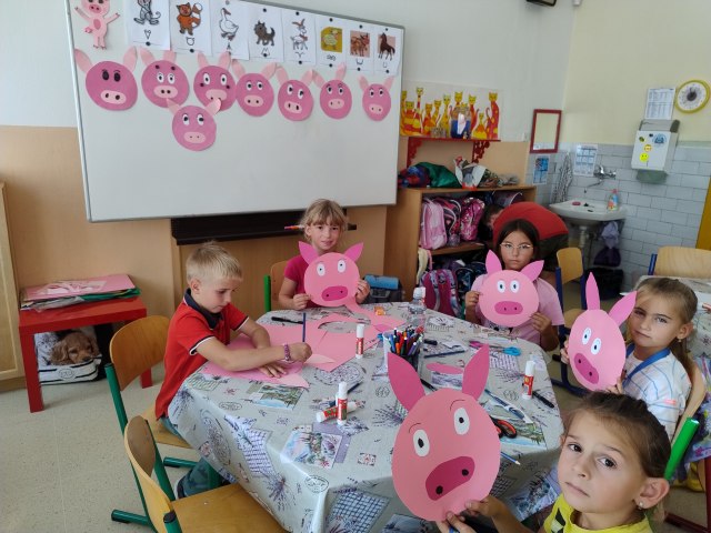 Družina - Zvířátka na dvorku 1