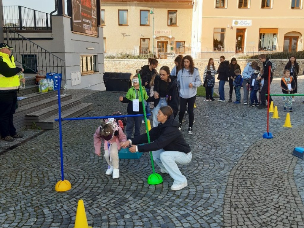 Pěšky či na kole, bezpečně ke škole 1.B 6