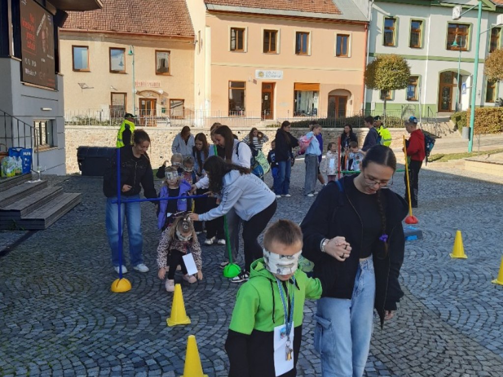 Pěšky či na kole, bezpečně ke škole 1.B 7