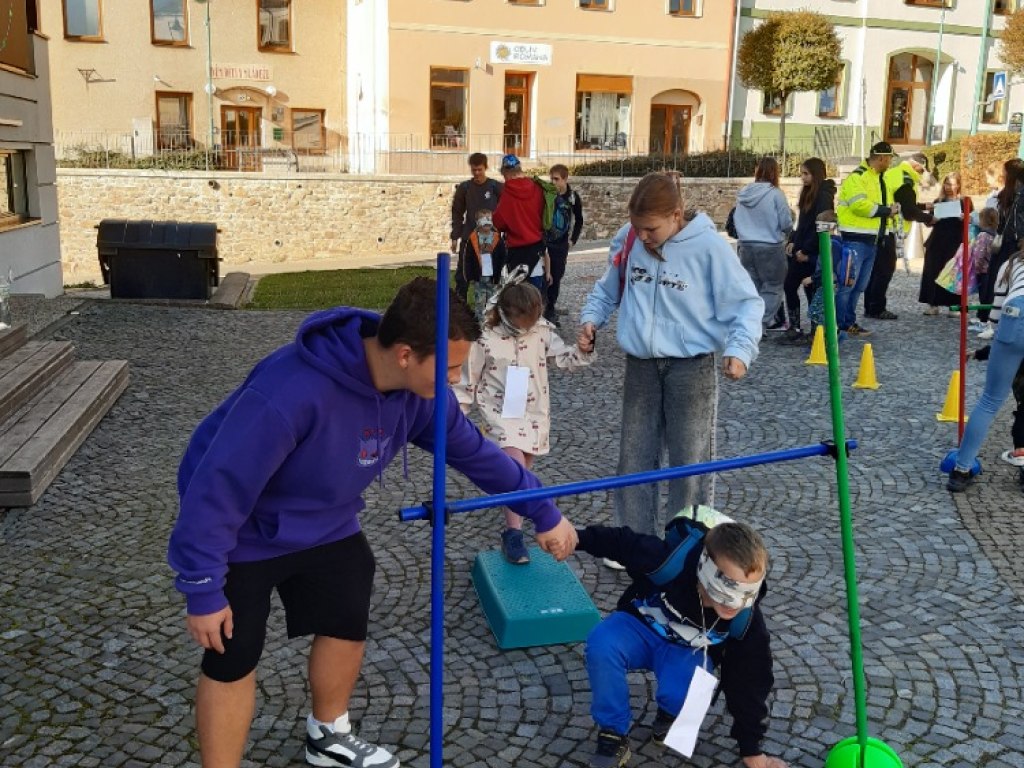 Pěšky či na kole, bezpečně ke škole 1.B 9