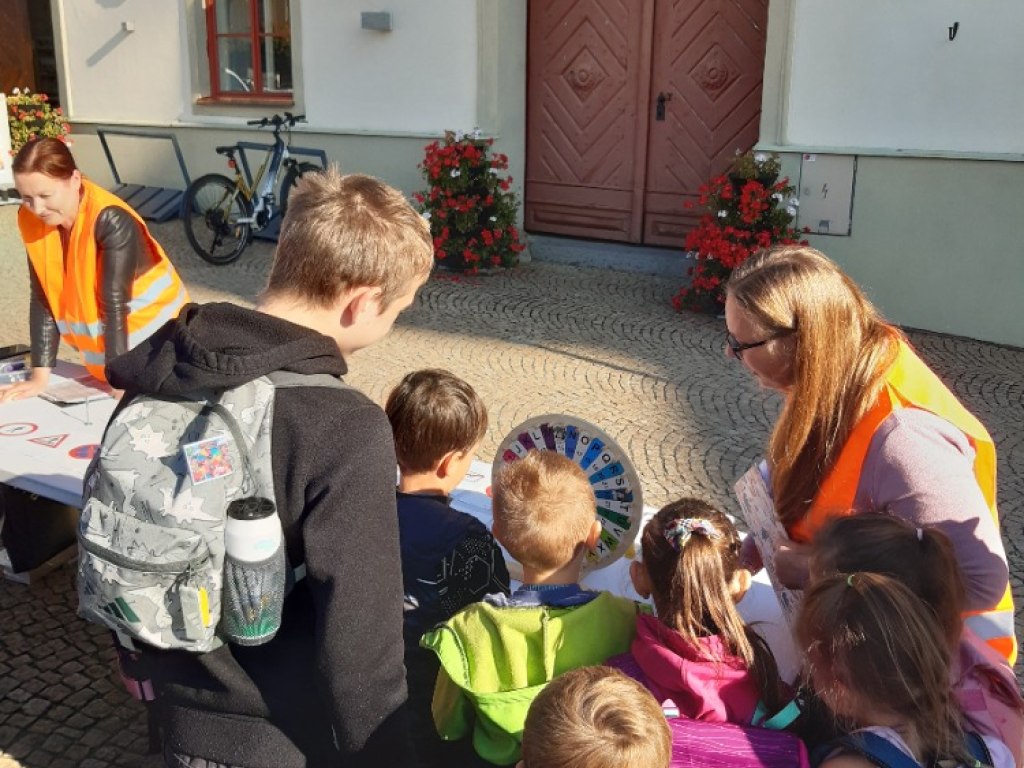 Pěšky či na kole, bezpečně ke škole 1.B 10