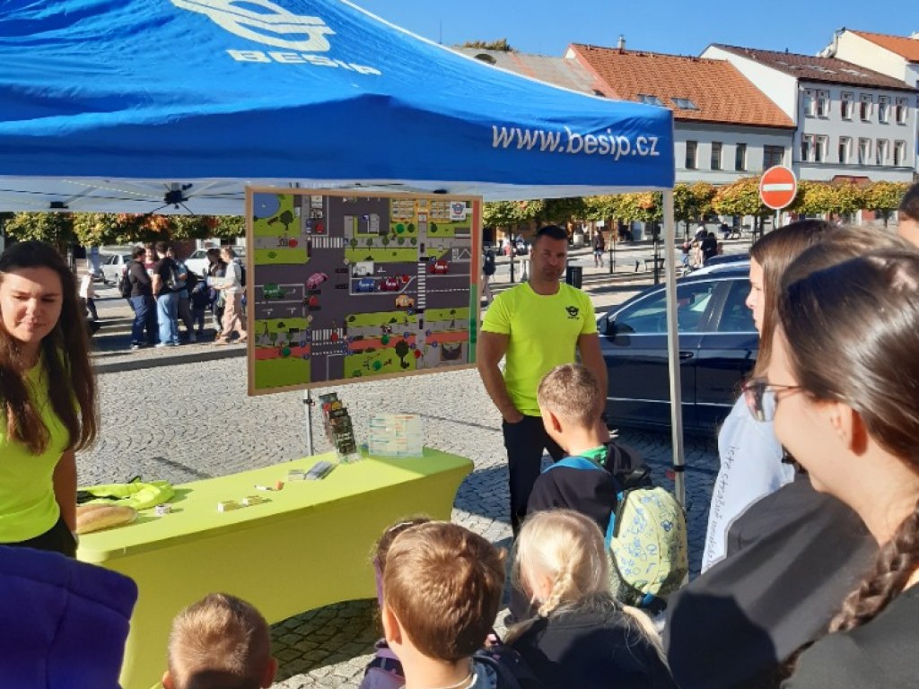 Pěšky či na kole, bezpečně ke škole 1.B 14