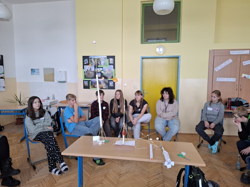 Jeden tým 2025 800 2